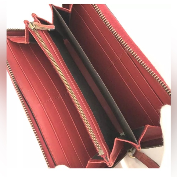 GUCCI Wallet GG Supreme Cherry Zip Around purse AUTHENTIC ๐ - Picture 9 of 10